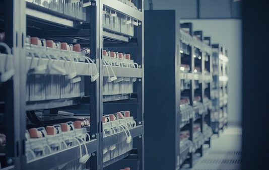 Ile wytrzymuje akumulator w aparacie słuchowym?