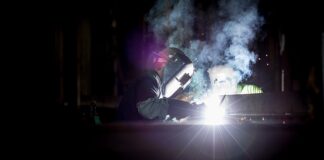 Jakie maski na zniszczone włosy?