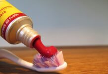 Która pasta do zębów zawiera najwięcej fluoru?
