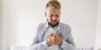 Jakie są objawy pęknięcia błony bębenkowej?