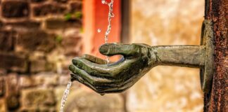 Jak czyścić uszy bez patyczków?