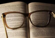 Komu pasują czerwone oprawki?