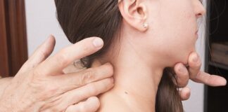 Jak wyglądają odsłonięte szyjki zębowe?